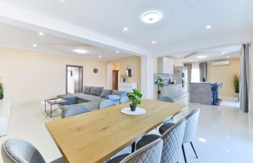 Apartment Holiday House Diana - Foto 14