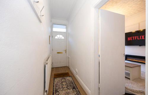 Steps from Old Trafford - Modern Manchester Stay - Foto 10