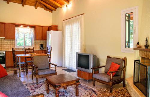 Dual House In Methydrio - Photo 4