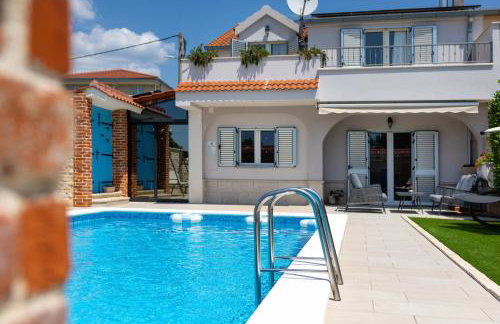 Villa Vision with Heated Pool & Jacuzzi in Sestanovac - Foto 46