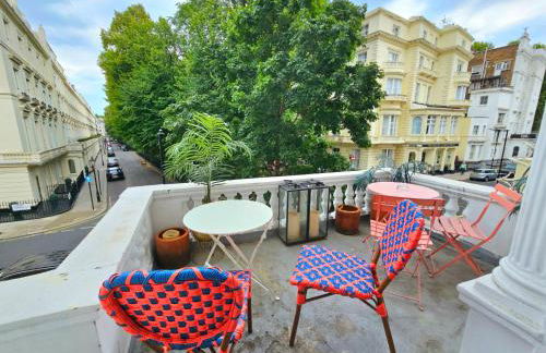 Stunning Hyde Park Home with Private Balcony & Lift Elevator Access - Foto 4