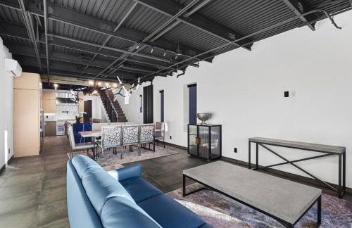 NEW Luxury Concrete Home Just Minutes from the Beach - Foto 12