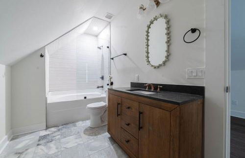 Near Ft Moore Ft Benning and CSU Restored Historic Home - Foto 71