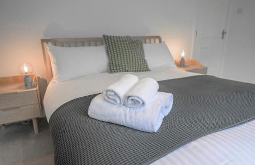 Heathercroft House-Modern 3 bedroom house with stunning views - Photo 11