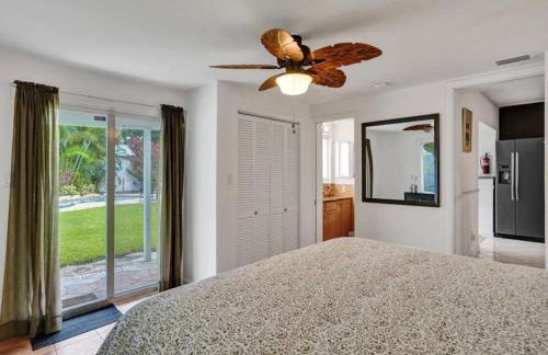 3 min. walk to Wilton Drive, pool and huge yard - Photo 3