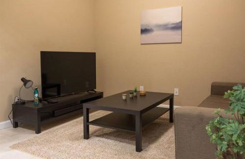 Gated townhouse with 2 suites, heated pool, hot tub - Photo 3