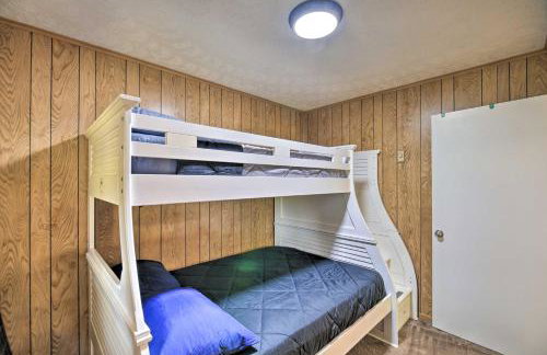 Bluefield Retreat with Pool Table Near Parks! - Foto 16