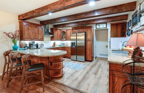 Deck and Game Room! Lakefront Blue Ridge Mtn Gem - Foto 12