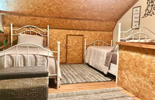 Woodhaven, darling romantic cabin, ATV trails, Mena, AR - Foto 18