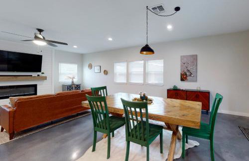 Secluded home with firepit, gas grill, central AC, game room, W/D - Foto 7