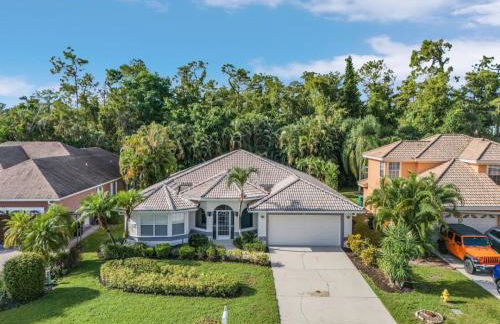 Spacious 3 Bed 3 Bath Pool Home in Naples - Photo 29