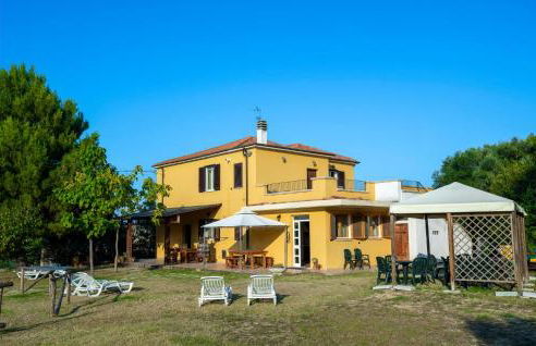 Lovely Home In Roseto Degli Abruzzi - Foto 1