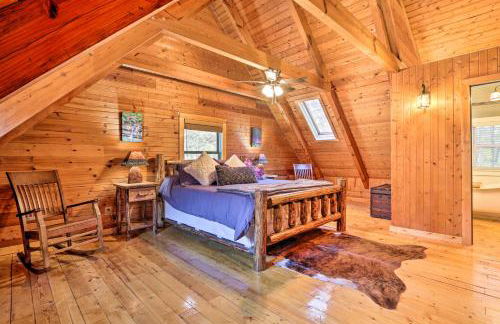 Luxe Dog-Friendly Cabin with Hot Tub and Game Room - Foto 11