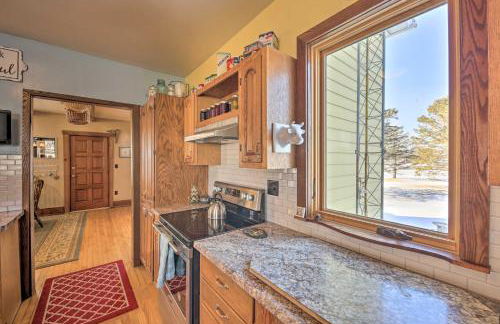 Quaint and Family-Friendly Watertown Farmhouse! - Foto 10