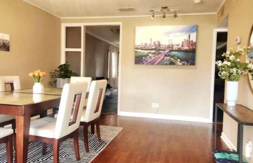 A Rare find - Bright, Warm, Charming Central Austin Home - Photo 20