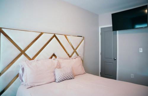 Charm City Luxury 4 Bedroom Brick Home - Foto 30