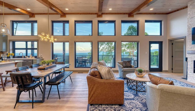 Grand Vista Retreat Luxury Group Retreat w/ Indoor Pool, Arcade & 56-mile Views - Foto 2, Interior