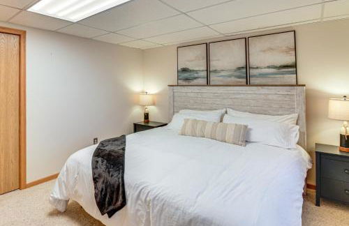 Private Lakefront Home with Game Room in Aurora! - Foto 25