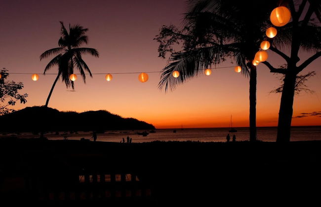 Modern Hillside Home with Sleek Interiors and Panoramic Poolside Views - Foto 37