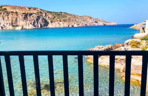 Salty Kisses and Sandy Toes, Seafront Syrmata Houses Authentic Milos Stay - Foto 1