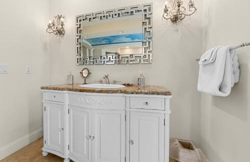 Near the Beach • Pool & Jacuzzi • Waterfront Villa - Foto 52