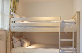 Alexandra Cottage Apartments - Photo 8