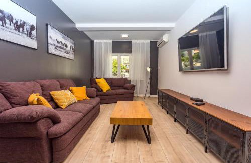 VILLA ALMIC with heated pool, 5 bedrooms, Gaming room, a multi-use playground court - Photo 21