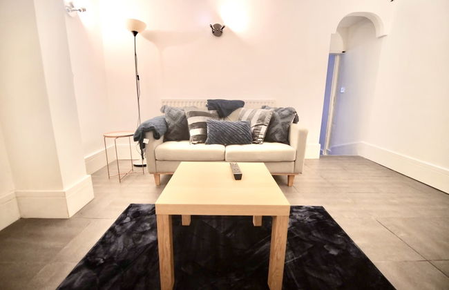 Lovely 6 bed Property Located Within Dudley - Foto 9