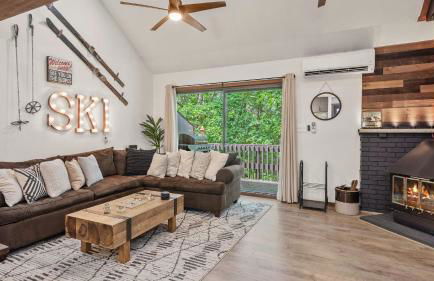 The Bear's Den by Avantstay Prime Location, Renovated w/ Movie & Game Room - Foto 2