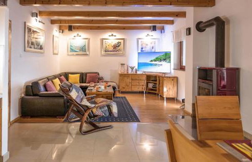 4 Bedroom Beautiful Home In Mravinci - Photo 3