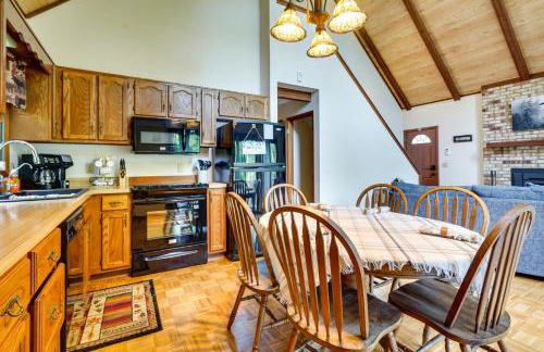 Cabin with Deck about 3 Mi to Apple Valley Lake! - Photo 8