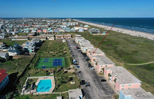 Oceanfront Condo w/ Private Balcony Pool + Tennis Bubbly Blew by Avantstay - Foto 43