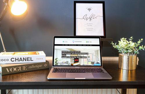 Beautiful City Centre Apartment with Free Parking, Fast-Wifi, SmartTV with Netflix and Private Garden by Yoko Property - Foto 4