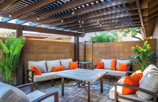 Bella Vista by Avantstay Pool w/ Waterslide - Photo 3