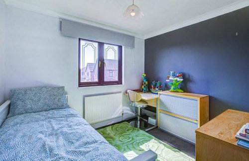 Serene Family Escape - Spacious, Near Thorpe Bay and Southend, Beaches & Amenities - Pass the Keys - Foto 24