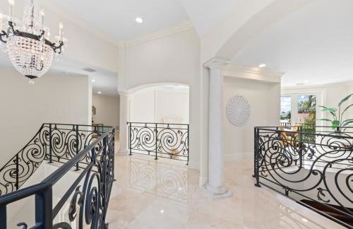 Near the Beach • Pool & Jacuzzi • Waterfront Villa - Foto 45