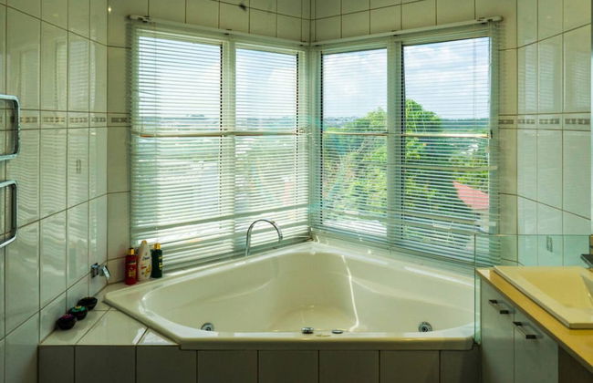 Zenhouse Retreat 5BR Homey Haven Pool Office - Foto 34