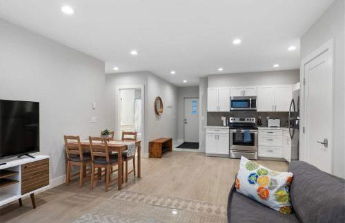 Gorgeous 1 BR Suite in a New House Free Parking - Foto 2