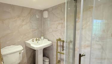 Wild Meadow Cottage - Countryside Views and King Bed - Foto 3