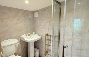 Wild Meadow Cottage - Countryside Views and King Bed - Foto 3