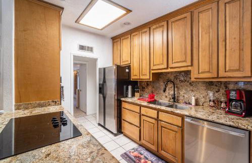 Remodeld5BR Modern Retreat with Covered Pool - Foto 8