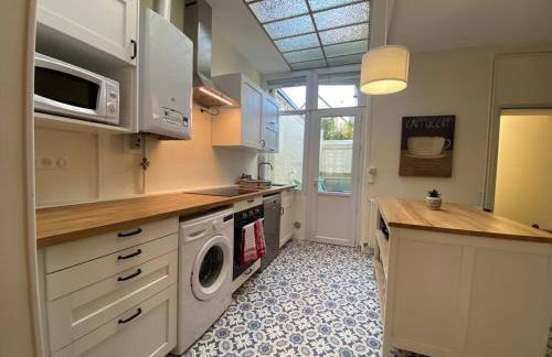 Maison de Charme - 4 Chambres - Courette & Parking Gratuit - Foto 27