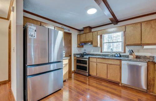 McDonough Escape with Private Hot Tub and Game Room! - Foto 8