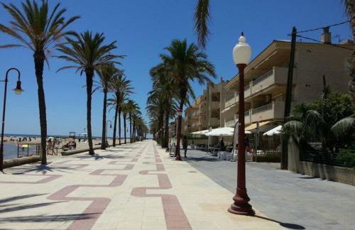 SPACIOUS FLAT WITH SEA VIEWS, FOR 8 PEOPLE WITH 3 BEDROOMS, 2 BATHROOMS and NEXT TO THE BEACH!! - Foto 4