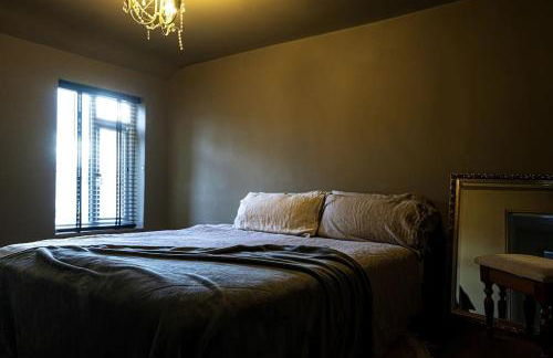 BOHOME moody 2 bed garden cottage Macclesfield centre - Foto 5