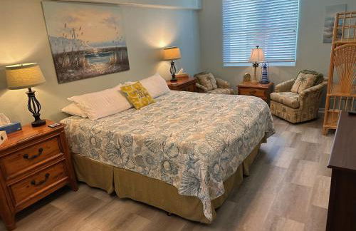 Welcome to Sandpiper Beachfront Condo Cozy 1-bed in JAX Beach, perfect for couples! Pet-friendly! - Foto 13