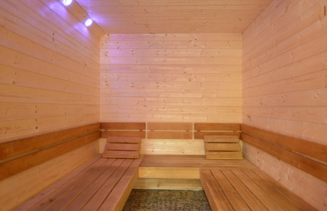 Former Hotel with Swimming Pool, Hot Tub, Sauna for Family Groups - Foto 25