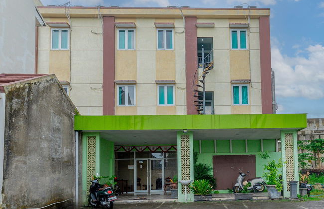 Hotel D'Madinah Inn - Gentan - Foto 1