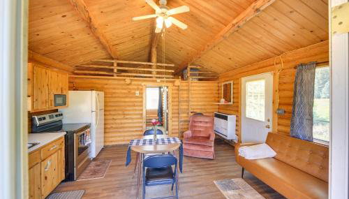Cozy Farm Cabin - 9 Mi to Trout Creek! - Foto 4