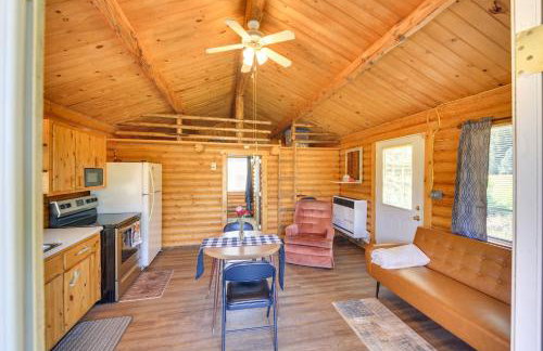 Cozy Farm Cabin - 9 Mi to Trout Creek! - Foto 4